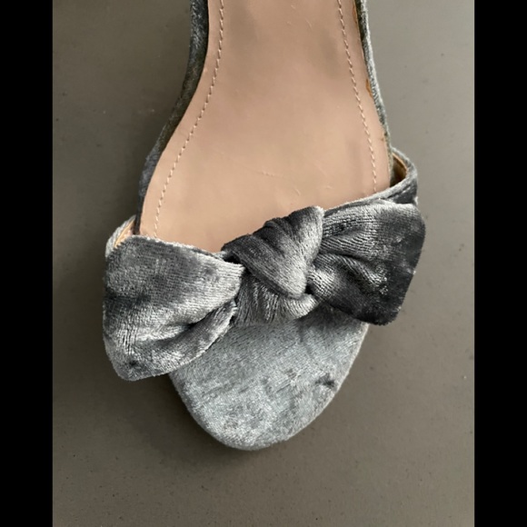 H&M crushed velvet ankle strap heels 39 runs small - Picture 9 of 15